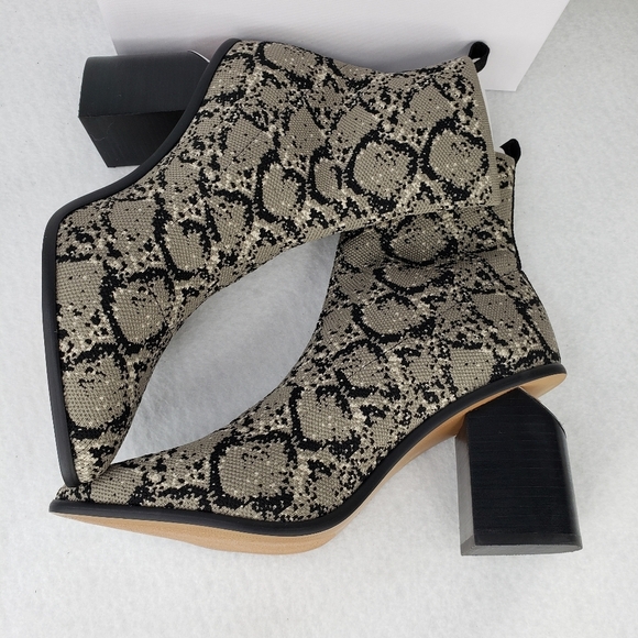 Steven N.Y. Nikia Multi Color Snake Print Fabric Notch Out Heel Boot Sz 8 & 8.5 - Picture 6 of 15